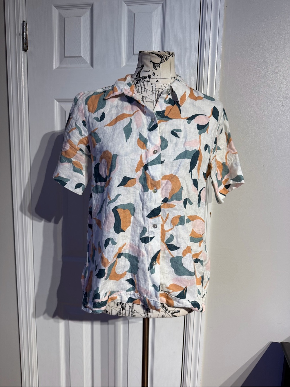 Rachel Zoe Linen Short-Sleeve Button Shirt Leaf vibrant botanical tulip peach M